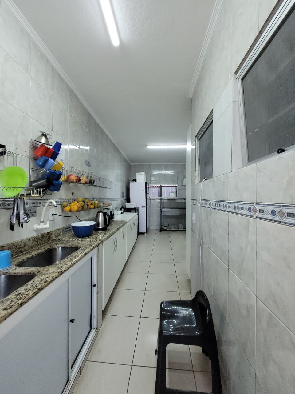 Cozinha do Colégio Futura Infantil em Jundiaí-SP equipada para preparo das refeições infantis
