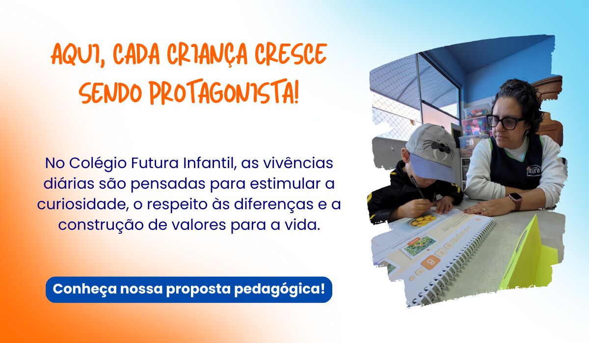 Criança estudando com apoio de professora no Colégio Futura Infantil.