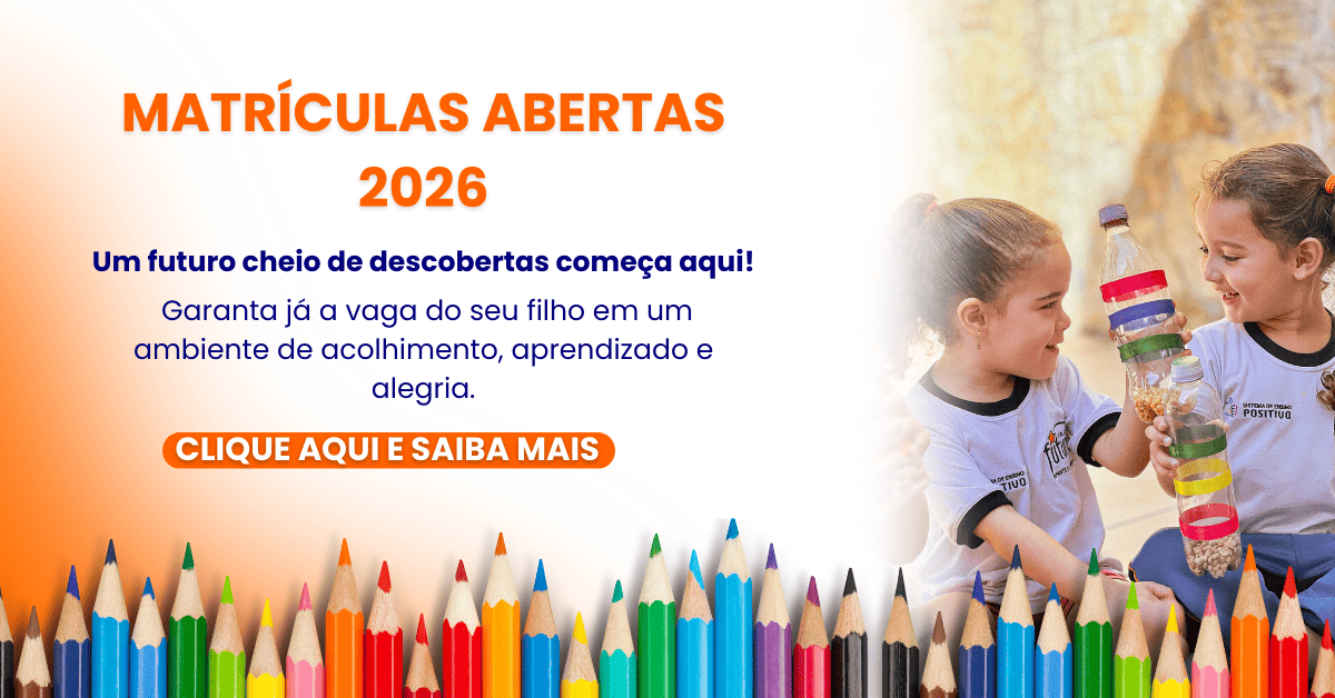 Banner de Matrículas Abertas 2026 do Colégio Futura Infantil com duas alunas realizando atividade educativa e lápis de cor na base.
